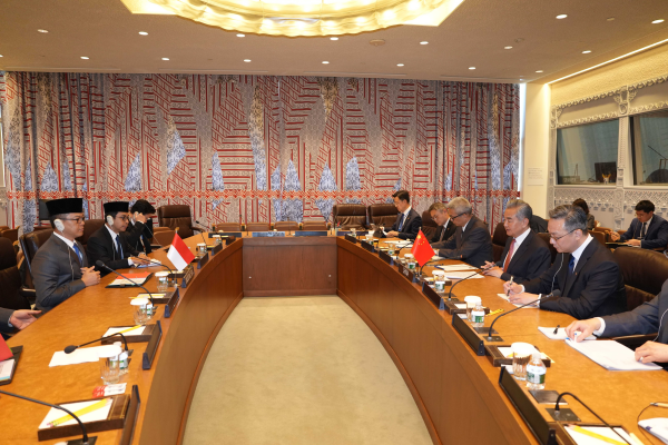 王毅会见印尼外长苏吉约诺2.jpg